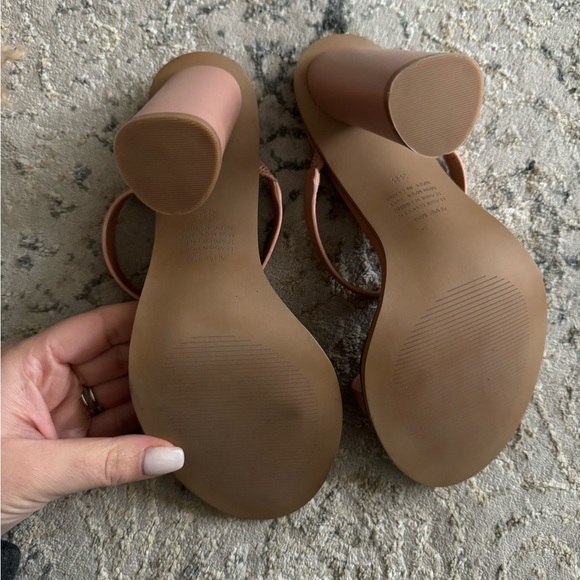 Alias Mae heels - Picture 4 of 5